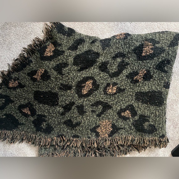 Accessories - Leopard Print Scarf